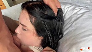 По дяволите, жестоко чукане с рогова студентка... еякулат в уста POV 😜