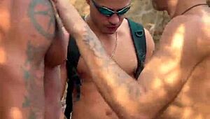 i had a wild orgy with famous twinks outdoors on the trail with lots of hung guys
