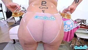 سارا جاي المليف الثرية تدهن بالزيت للمتعة