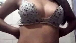 Mature Venezuelan Latina Performs Webcam Show