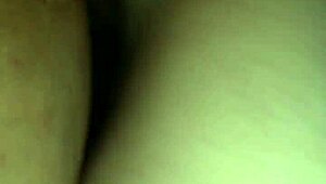 לטינה עגלגלה מזויינת חזק בדוגי