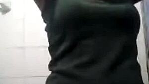 Mature Venezuelan Latina Performs Webcam Show