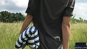 Mann, jeg kan ikke engang... de Playboy-centerfold-jentene nakne utendørs blåser meg helt av, vet du!