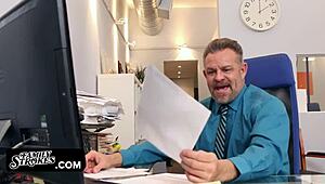 big daddy got bambi brooks riding his monster cock 😈