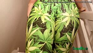 Intense deepthroat squirting