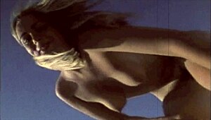 Dark Lantern Entertainment Dezvăluie Dragonfly cu Scene de Plajă Nudistă Păroasă