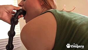 ソブリン・サイレがタイト尻に巨大おもちゃズブリ挿入