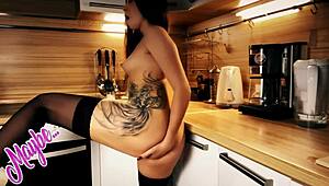 look at this girl with a sweet ass cumming from her fingers