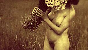 वाह! विंटेज नेचुरिज्म देखो स्टनिंग नेचुरल टिट्स के साथ वाइल्ड आउटडोर्स में!