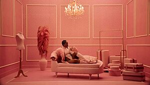 Iza looks so sexy semi-nude 😍