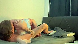 כושית חטובה סופגת זין הורמוני בכוח