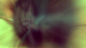 Saya Song muuttuu suihinotto-sukkubiksi auringonlaskun aikaan. Katso hänen alistuvaa POV-taitoaan.