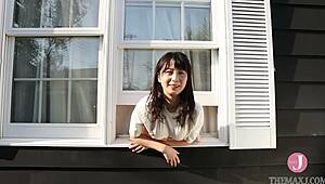 omg, i’m lovin this cute japanese babe’s ass...