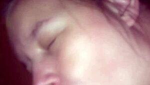 카메라 부끄러워하는 소녀 돌아와 또 다른 뜨거운 얼굴 사정 세션.