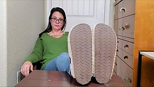 Lilith, show me those sexy bare feet