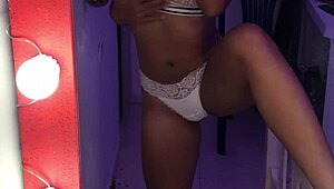 LOOK AT THAT LATINA BIG ASS IN PANTIES!