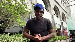 Рогат здравеняк Ром Мейджър блъска Кейдън Коул толкова здраво