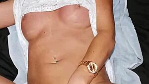 Sexxycandyxxx teases her ass in solo play, what a contrast!