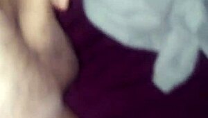 joven solo exploring his desires in a private moment
