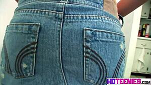 Brooksskye Rubbing Her Pussy in Jeans!