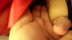 esposa latina masturbandose sola