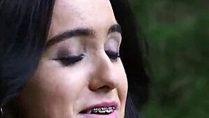 POVフェラで顔射ザーメンごっくんするイタズラセックス子猫！