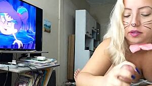 a safada da coelhinha chegou mais cedo para brincar com seus ovos de cosplay blowjob cum