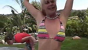 Teens eat pussy by the poolside in a summer hardcore session