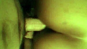 Latina amateur se hace follar el culo en orgía interracial