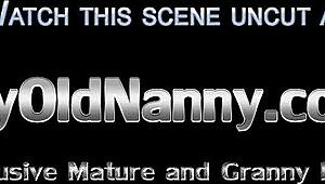 Zralé babičky se cítí divoce v prvním skupinovém sexu