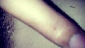 Fuck yellow-skinned girl's overflowing pussy