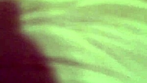 Isteri tebal kena kongkek anal dengan pancutan besar