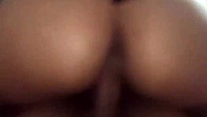 Freundin für Wette ficken wird interracialer Orgasmusrausch