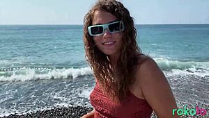 Találd ki, hogyan ért véget a randi a csinos göndör hajú lánnyal Rokolóból