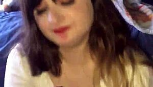 Блджоб с помадой превращается в грязный хэндджоб с взрывом спермы