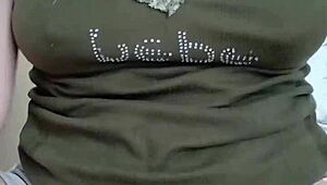 Beautiful girl dances live on Bigo with amazing moves 😊