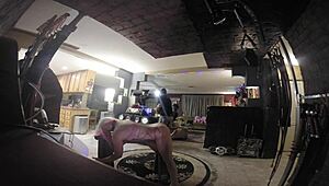 Gospodar Liam poseduje robinju Tasia u BDSM igri sa vezivanjem, pušenjem i seksom