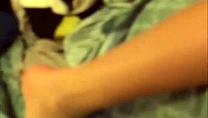 Liten 18+ collegeflicka, vill du berätta hur du blev knullad så hårt?