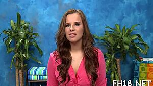 18v saa eroottisen öljyhieronnan joka johtaa likaiseen suihinottoon ja kyrvän imemiseen!