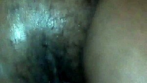 Rubbing oil on this ebony milf's body 😏