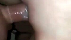 Soția rusă primește penetrare dublă într-un trio MMF cu muie târfă sălbatic