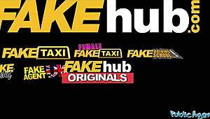 Эй, милая блондинка автостопщица, хочешь жестко покататься в общественном месте с этой мокрой пиздой?