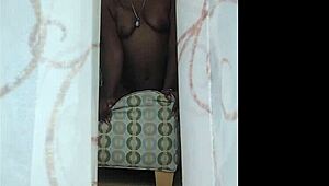 Naejae Onyxx, the tall giantess, grinds against my window