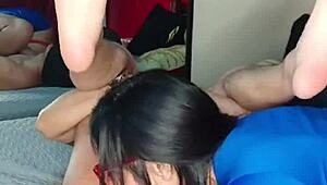 La Potra Aleja bangs delivery guy with toys.