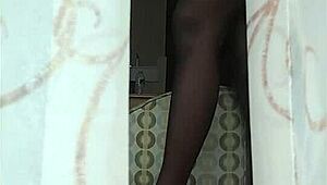 Naejae Onyxx, the tall giantess, grinds against my window