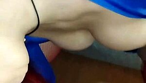 La Potra Aleja bangs delivery guy with toys.