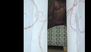 Naejae Onyxx, the tall giantess, grinds against my window