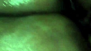 Rubbing oil on this ebony milf's body 😏