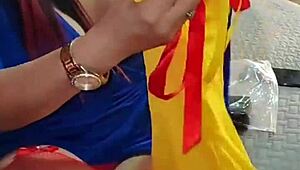 La Potra Aleja bangs delivery guy with toys.