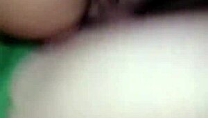 Russian milf Trombo enjoys muff diving in bathroom